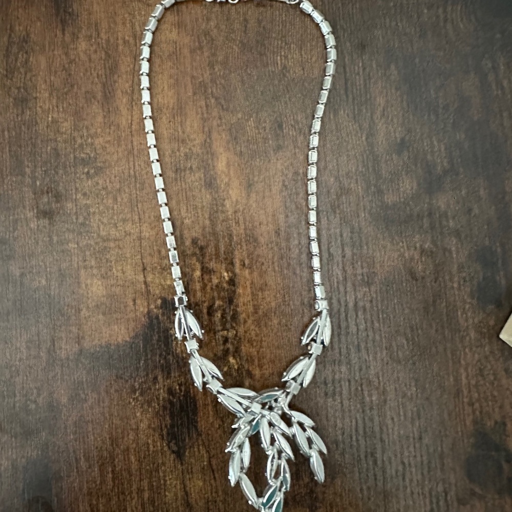 Weiss Rhinestone Vintage Necklace - Picture 2 of 9